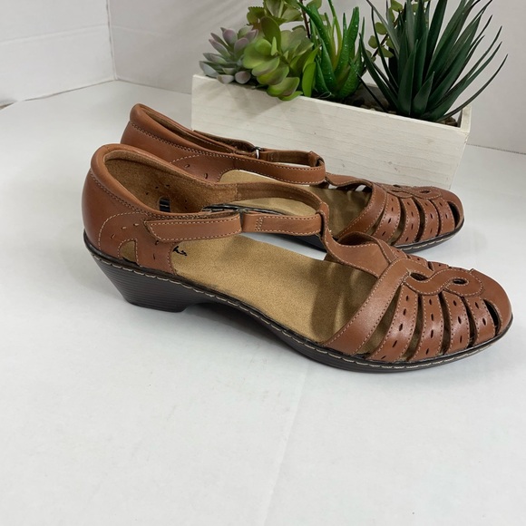 Clarks Shoes - Clarks Tan Women's Flats